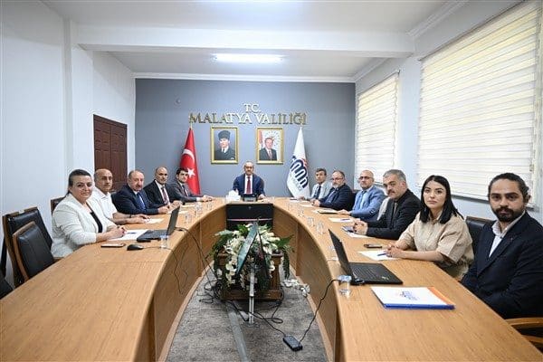 Toplantıda, il genelinde evde sağlık hizmetlerinin mevcut durumu, hizmet sunum
