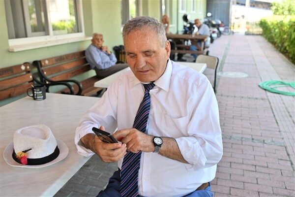 Manisa Büyükşehir Belediyesi, bayram öncesinde İsmail-Muammer Cider Huzurevi’ndeki internet altyapısını