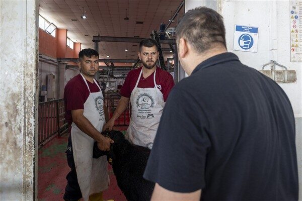 Mersin Büyükşehir Belediyesi, Kurban Bayramı’nda vatandaşların dini vecibelerini sağlıklı ve