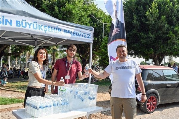 Mersin Büyükşehir Belediyesi ekipleri, YKS’ye girecek öğrenciler ve onları bekleyecek