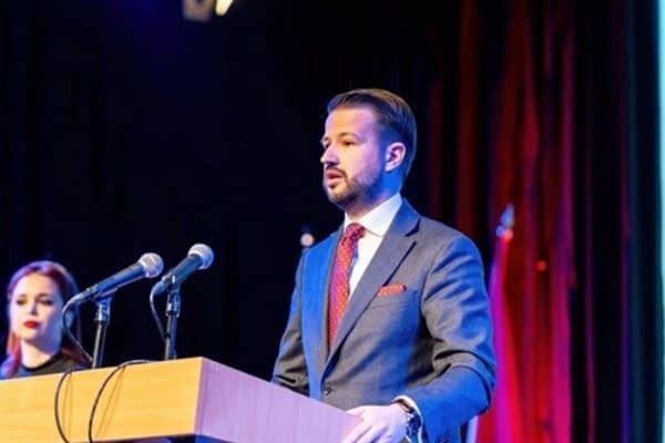 Karadağ Cumhurbaşkanı Jakov Milatovic, Karadağ için Avrupa Birliği (AB) bayrağının