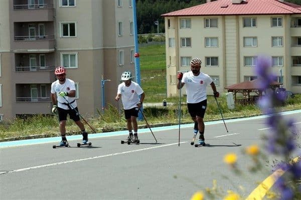 40 milli sporcunun katıldığı kampta, yoğun antrenman programları uygulanıyor. Sporcular,