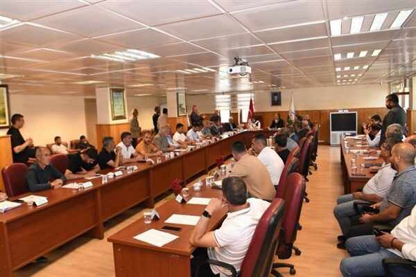 Belediye Meclis Salonu’nda yapılan toplantıya meclis üyelerinin yanı sıra vatandaşlar