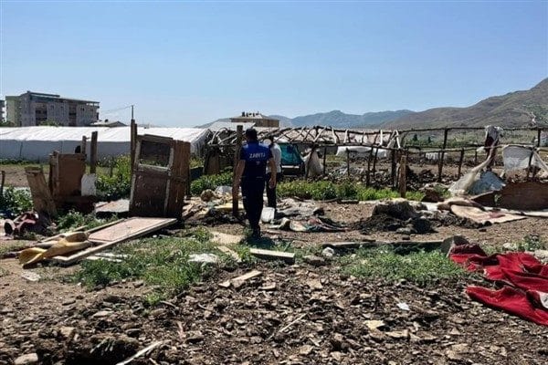 Zabıta Müdürlüğü ekipleri tarafından yürütülen çalışmalarda, kamuya ait alanlara daha