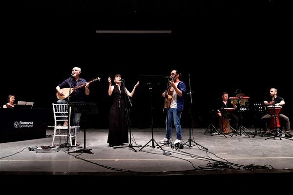 Bornova Belediyesi müzik eğitmenlerinden oluşan ve yerel sanat anlayışını harmanlayan