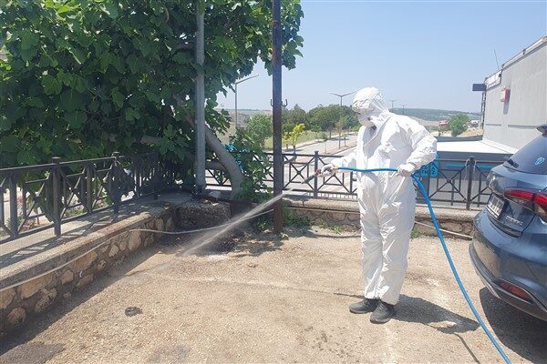 Bayramın dört günü boyunca ilçe genelinde belirlenen kurban kesim noktalarında