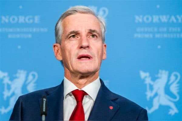 Basın toplantısında konuşan Jonas Gahr Støre, Norveç'in NATO genel sekreteri