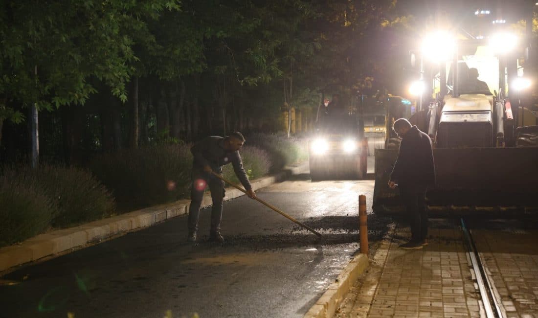 Büyükşehir Belediyesi Yol Yapım ve Onarım Dairesi Başkanlığı’na bağlı ekipler,