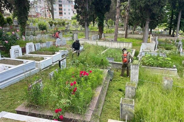 Bayram süresince vatandaşların rahatlıkla kabir ziyaretlerini yapabilmesi için seferber olan