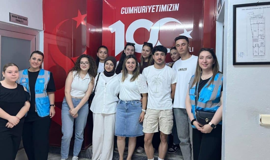 Orhangazi Belediyesi’nin sosyal sorumluluk ekiplerinden biri olan Mavi Yelekliler, Yükseköğretim