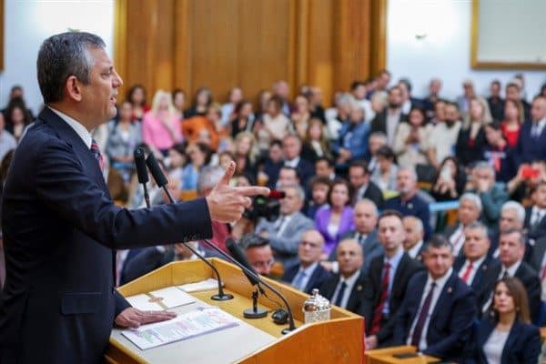 Özgür Özel'in konuşmasından bazı satır başları şöyle:  "Türkiye'nin dört bir