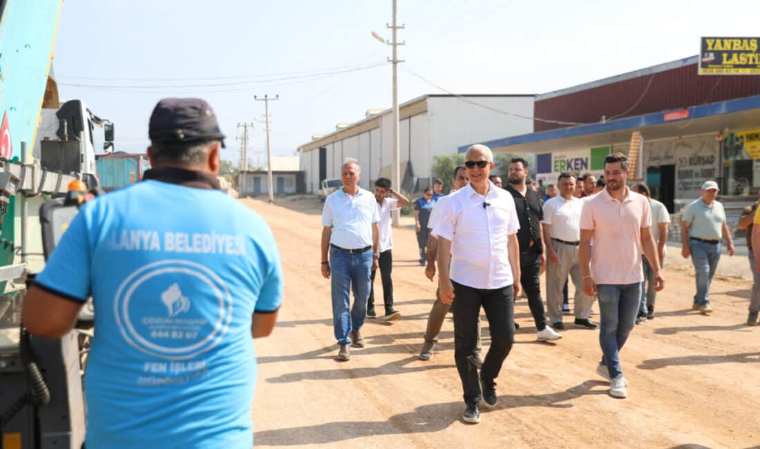 Alanya Belediye Başkanı Osman Tarık Özçelik ve Belediye Başkan Yardımcısı