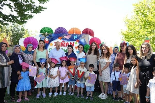 Kreşlerde düzenlenen karne dağıtım törenine, Eş Başkan yardımcıları, Kültür ve