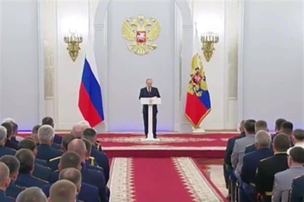Putin ''Düşmanlar , esasen çatışmanın doğrudan katılımcıları olarak Kiev'e silah