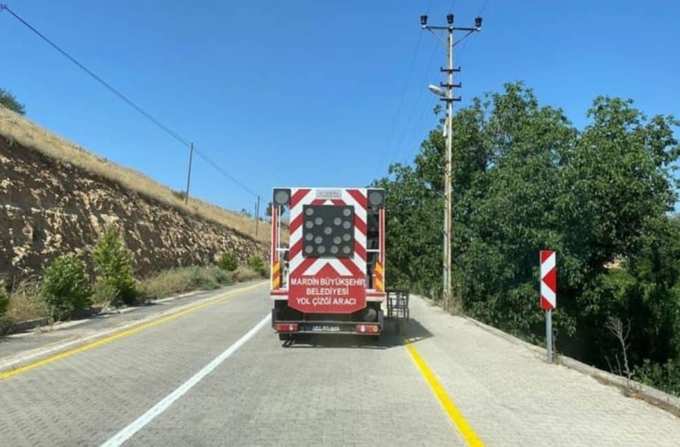 Mardin Büyükşehir Belediyesi, kent genelinde trafik güvenliğini artırmak ve ulaşım