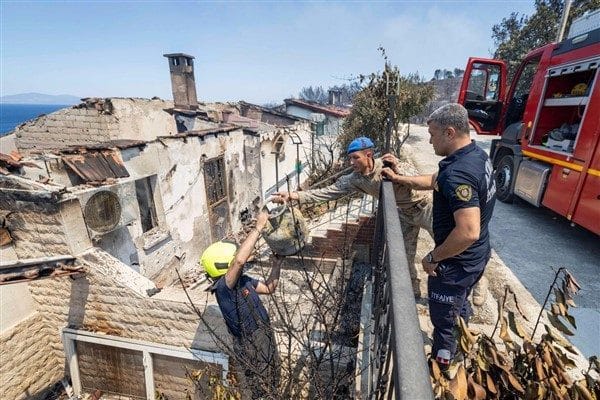 İzmir Büyükşehir Belediyesi, hafta sonu kentin birçok noktasında etkili olan