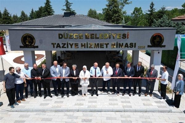 Şehir Mezarlığı mevkiinde Düzce Belediyesi’nin koordinasyonunda iş insanı hayırsever Kamil