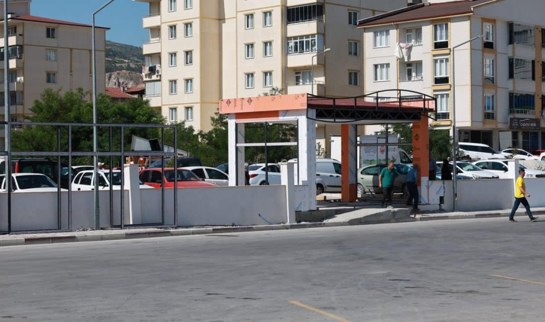 Terminalde yapılan çalışmalar kapsamında, yolcu iniş-biniş noktalarının bulunduğu peron alanlarının