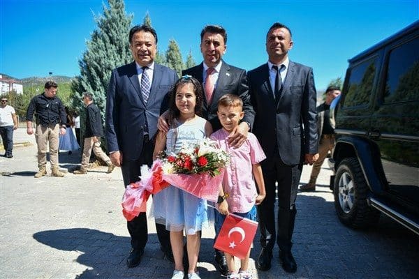 Karne Dağıtım Töreni, Vali Mehmet Ali Türker İlkokulu’nda gerçekleştirildi. Törene katılan