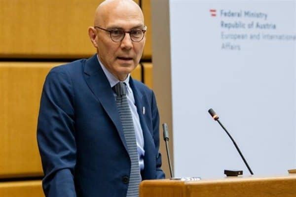 Türk, nefret söyleminin toplumu çarpıttığını, insanları değersizleştirdiğini ve özellikle yapay