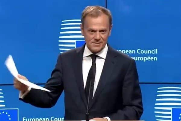Polonya Başbakanı Donald Tusk, muhalefet adayı Karol Nawrocki'nin Pazar günü