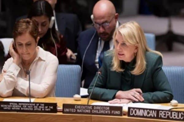 Russell, UNICEF’in GAVI (Aşı İttifakı) ile iş birliği içinde çalışmalarını