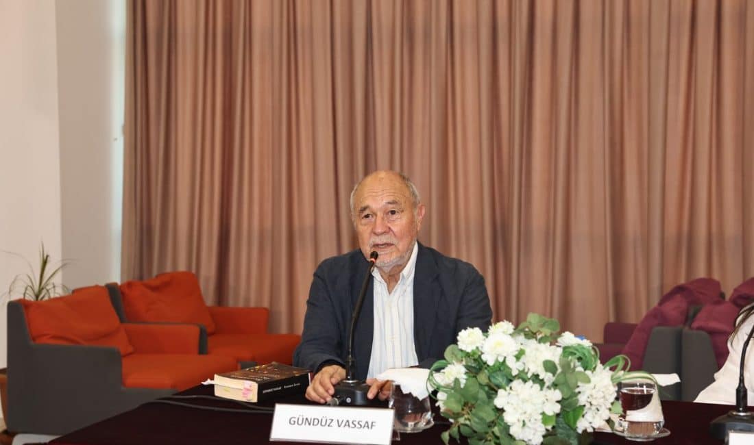 Akkılıç Kütüphanesi’nde düzenlenen “Edebi Kazılar” söyleşilerinin son konuğu, yazar, psikolog
