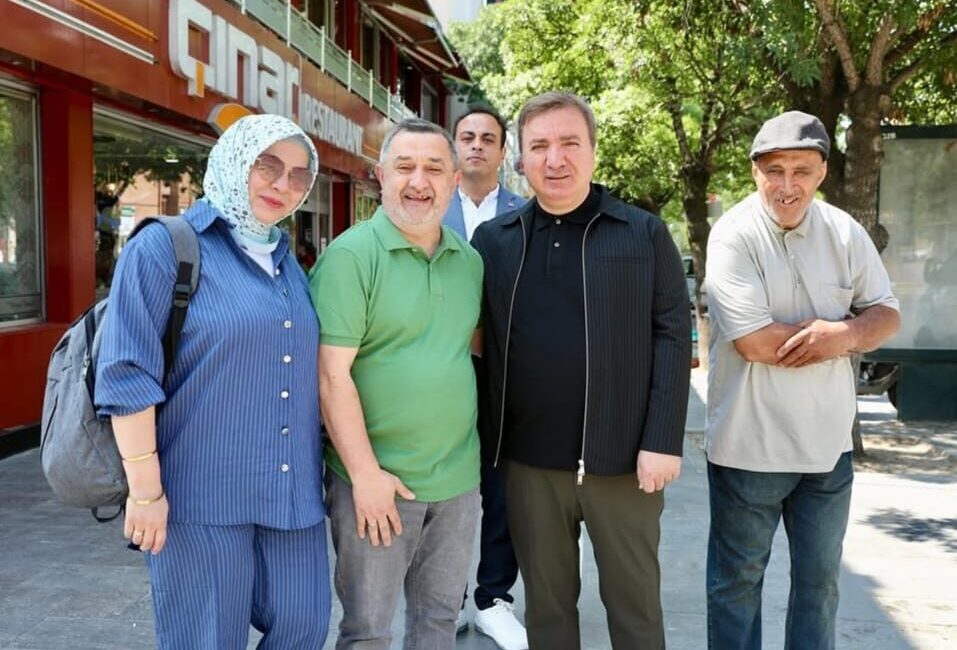 Vali Aydoğdu, cadde üzerindeki esnafları tek tek ziyaret ederek hem