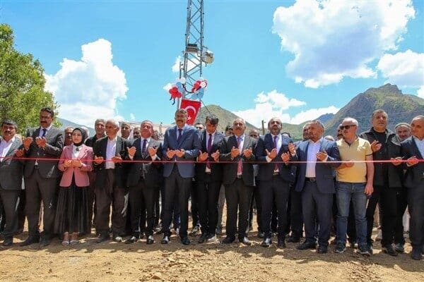Açılışa Hakkâri Valisi Ali Çelik’in yanı sıra protokol üyeleri, kurum