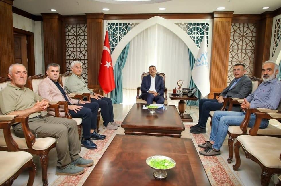 Hakkâri Valisi Ali Çelik, Türkiye Dağcılık Federasyonu Başkanı Ali Şenkaya