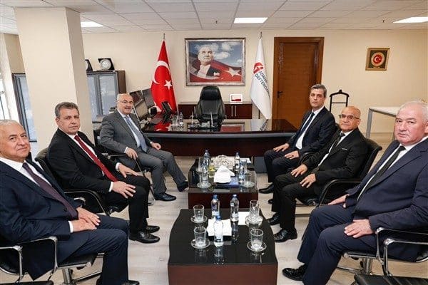 Adana Valisi Köşger, Adana Defterdarlığı’na ziyarette bulunarak, Defterdar Ahmet Balıkcı’yla
