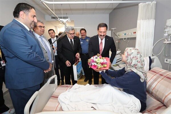 Kurban Bayramı dolayısıyla Hatay’ın Defne ilçesinde bulunan Defne Devlet Hastanesi'ne