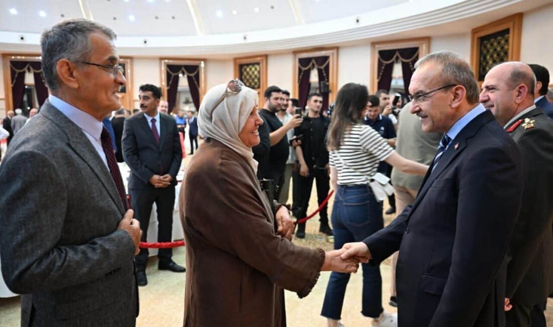 Vali Seddar Yavuz, bayramlaşma programında Malatyalılarla bir araya gelerek, birlik