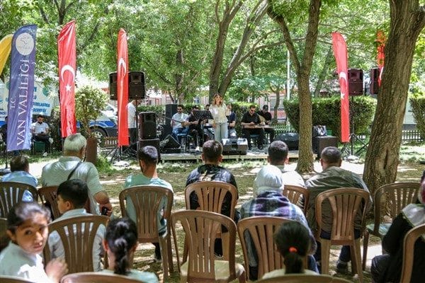 Engelli ve Yaşlı Hizmetleri Daire Başkanlığı, engelli bireylere ve ailelerine