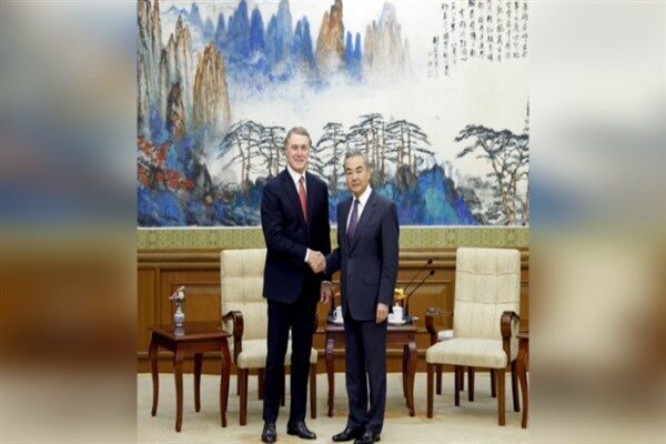 Çin Dışişleri Bakanı Wang Yi görüşmede, David Perdue’nin Çin ile