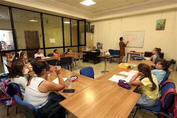 Çocuklara yaz döneminde eğlenerek öğrenme fırsatı sunan YENİMEK yaz kurslarında