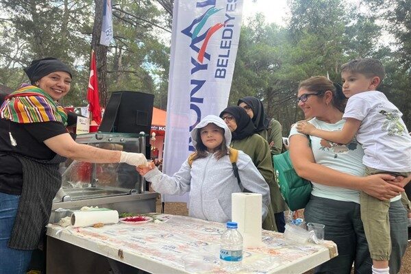 Düzlerçamı Karaman Piknik Alanı’nda yapılan festivalde Konyaaltı Belediyesi, çadır kurdu.