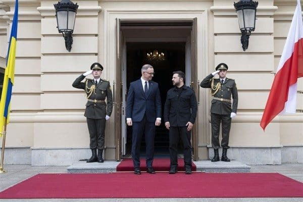 Ukrayna Devlet Başkanı Volodimir Zelenski, Ukrayna Anayasa Günü'nde devletin özel