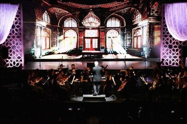 Gece, Diyarbakır Olgunlaşma Enstitüsü tarafından hazırlanan “Zerzevan Takı Koleksiyonu” tanıtımıyla