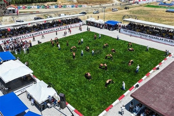 Yeşil Karaağaç Mesire Alanı’nda organize edilen etkinlik, saygı duruşu ve