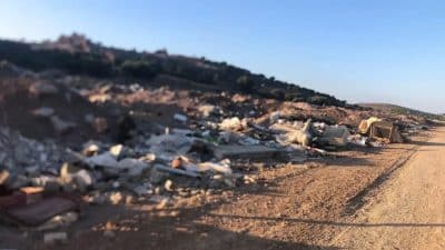 Gökçeada’nın turistik kalbi Aydıncık, kontrolsüz çöp depolama alanı nedeniyle yangın