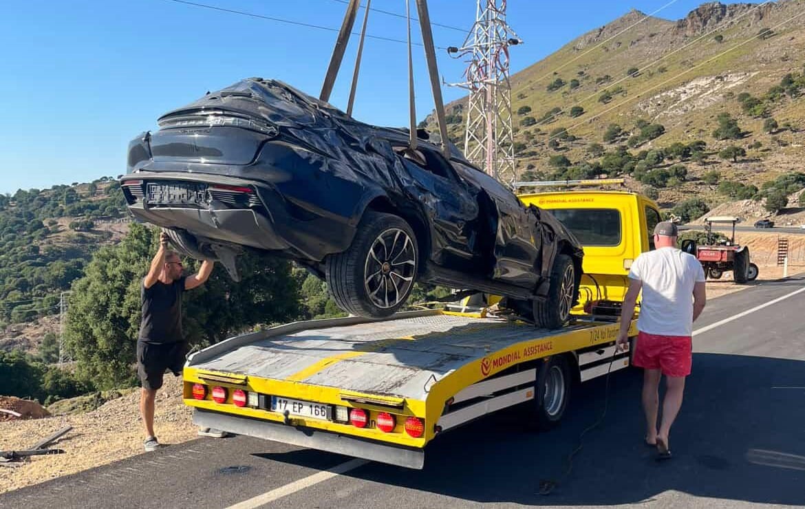Gökçeada Kefalos yolunda bilinmeyen bir nedenle trafik kazası meydana geldi.