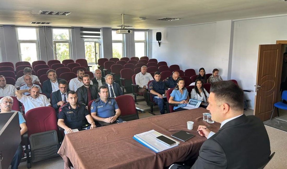 Gökçeada Kaymakamı Osman Acar, ilçede görev yapan kurum amirleriyle geniş