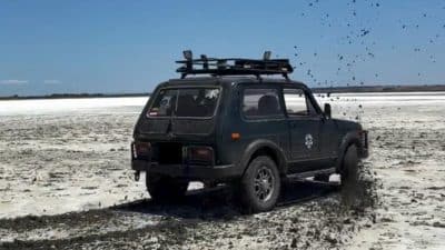 Gökçeada Tuz Gölü’nde drift yapan bir kişi görüntülerini sosyal medyada