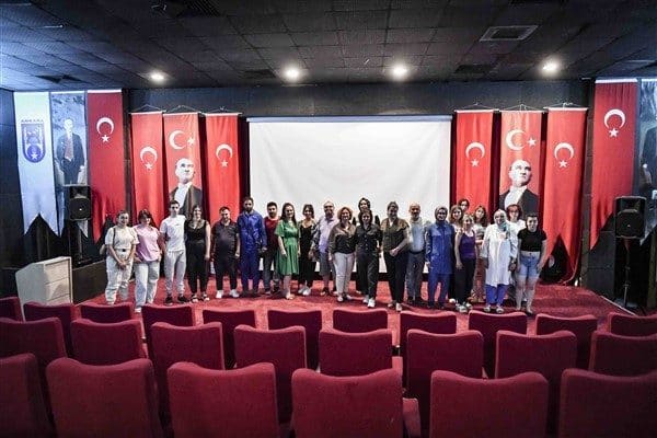 Ankara Büyükşehir Belediyesi (ABB), tarafından sanata ve tiyatroya ilgi duyan