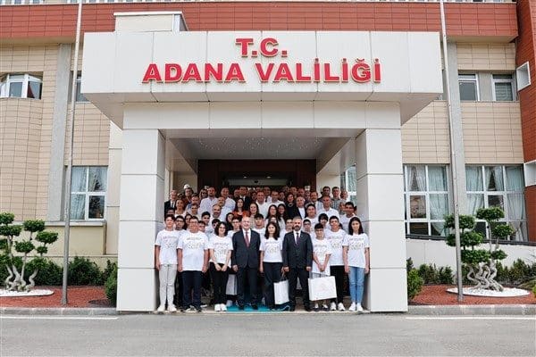 Valilik toplantı salonunda gerçekleştirilen etkinlikte konuşan Vali Köşger, Adana’nın eğitimdeki