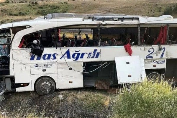 Ağrı Belediyesi, Sivas’ın İmranlı ilçesi Kızıldağ Geçidi’nde meydana gelen trafik