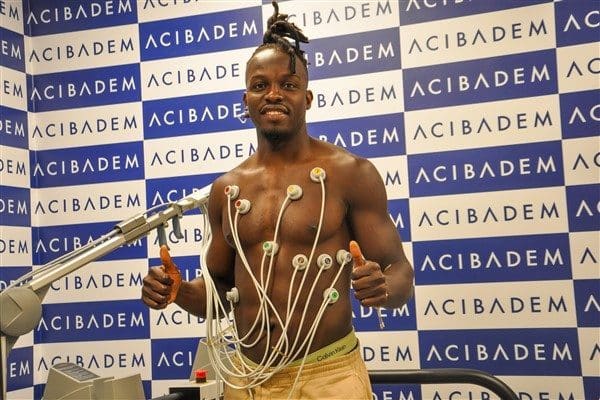 Çaykur Rizespor ile yeniden anlaşmaya varan deneyimli futbolcu Ali Sowe,
