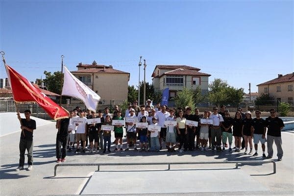 Karaman’daki Merkezi Spor Salonu Kaykay Pisti’nde gerçekleştirilen organizasyon, 11 farklı