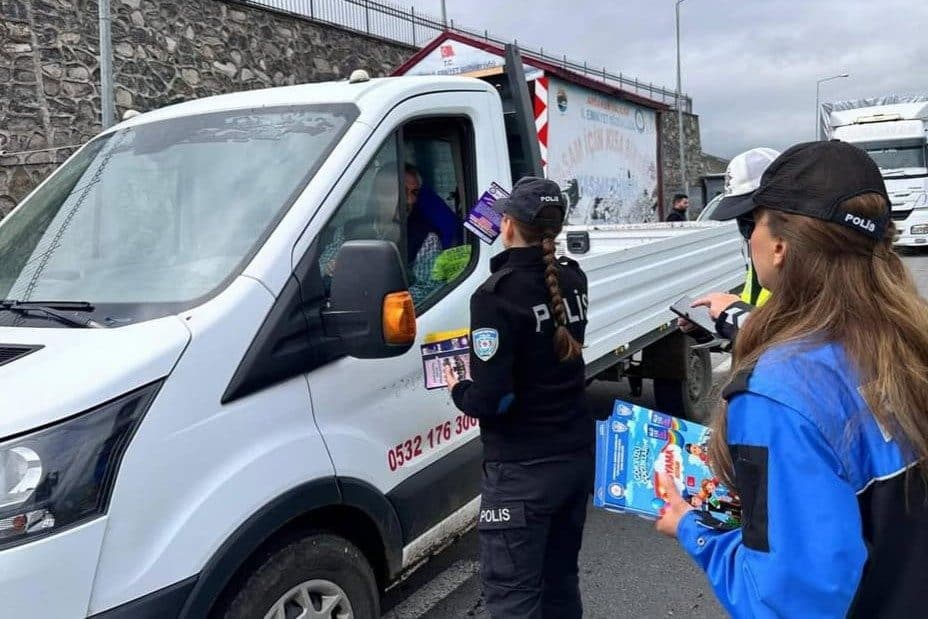 Yapılan açıklamaya göre, farkındalık çalışmaları kapsamında vatandaşlara; Kadın Destek (KADES)